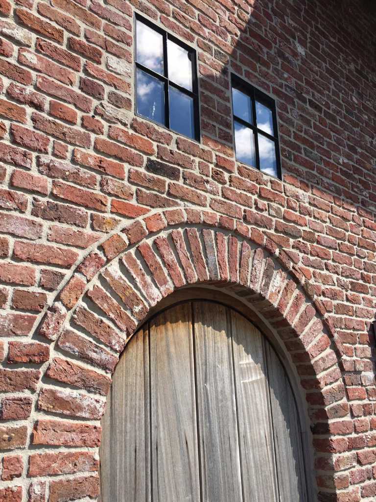 Renovatie Landelijke woning Ruiselede afwerking rustiek voegwerk in boog